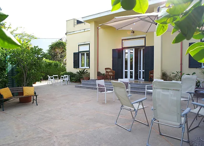 Flores A By Wonderful Italy Pensión 4*